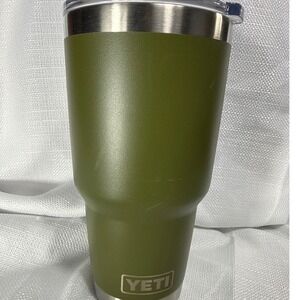 YETI Rambler 30 oz Tumbler Northwoods Green Stainless Steel Vacuum Insulated Cup